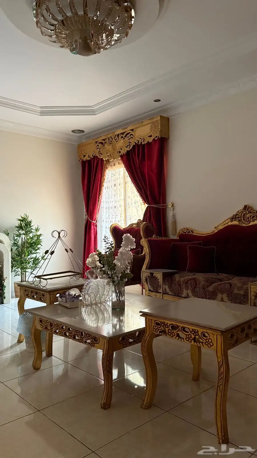 اثاث مستخدم لبيع مع طاولات ضيافه وستاره 2