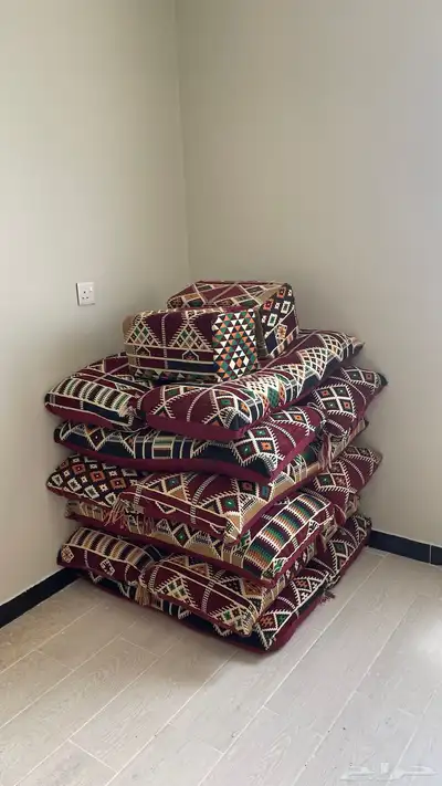 مساند ظهر عددها 12 والة قهوه 0