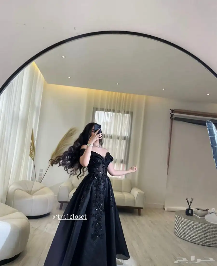 فستان اسود مقاس S-M طويل لبس مره واحد500 ريال وقابل للتفاوض 1