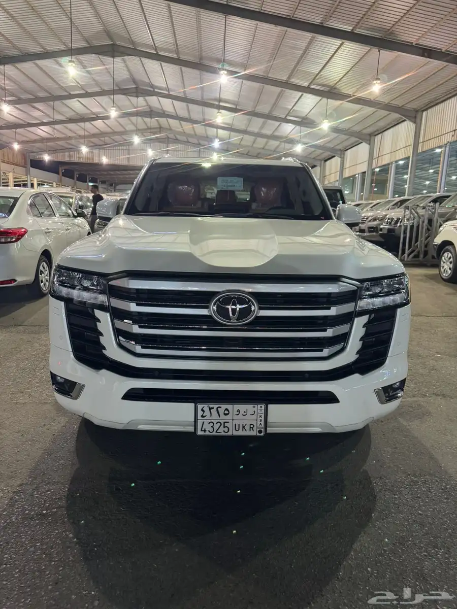 جيب لاندكروزر GXR L4 سعودي وارد عبداللطيف ماشي3الاف 0