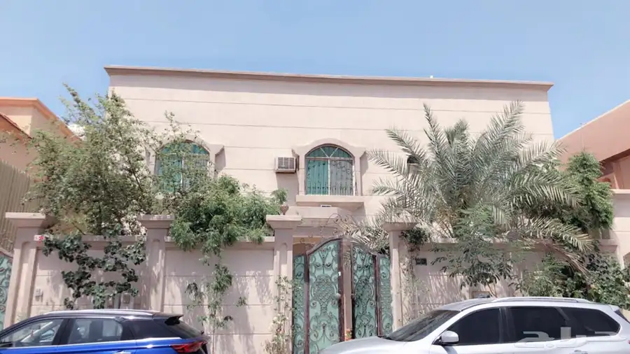 بيت للبيع بموقع متميز قرب الكورنيش بحي الحمراء الدمام 1