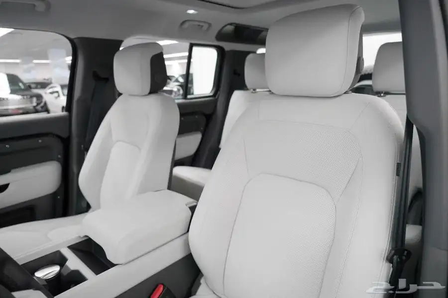2025 Land Rover Defender P400 HSE X-Dynamic جديد اصفار 7