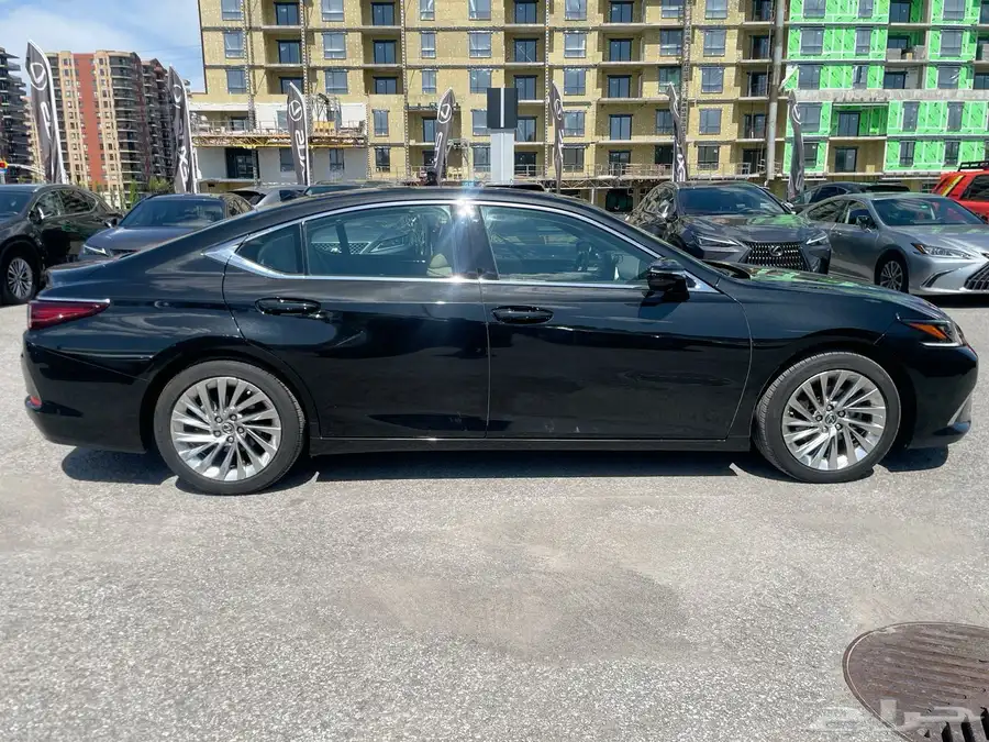 2021 ليكزس ES350 - فل كامل وبحالة استثنائية وسعر مميز 11