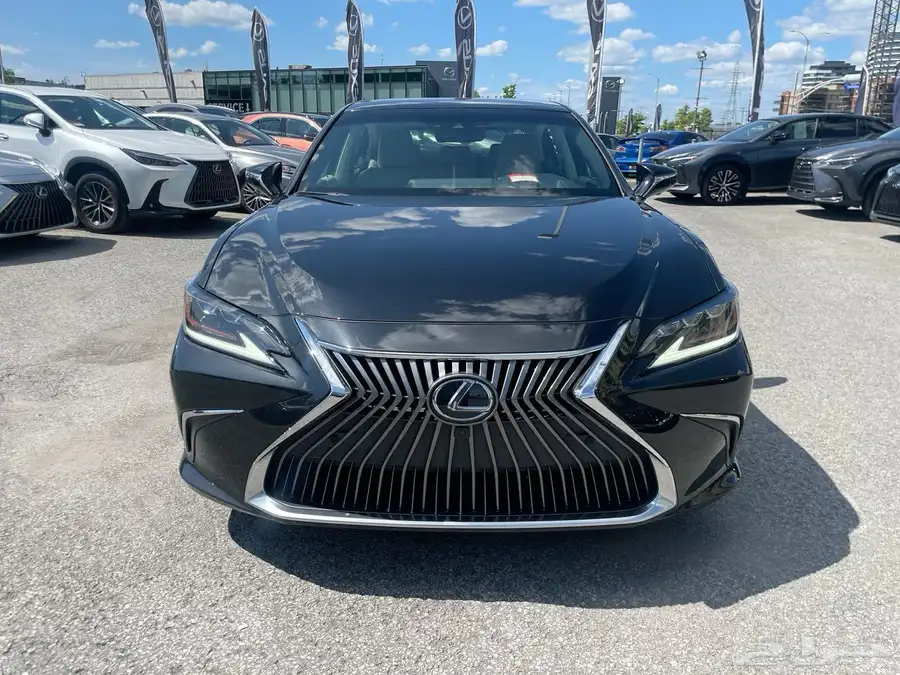 2021 ليكزس ES350 - فل كامل وبحالة استثنائية وسعر مميز 1