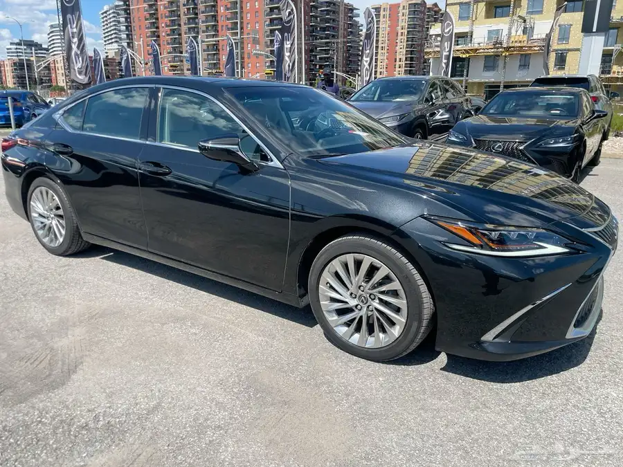 2021 ليكزس ES350 - فل كامل وبحالة استثنائية وسعر مميز 13