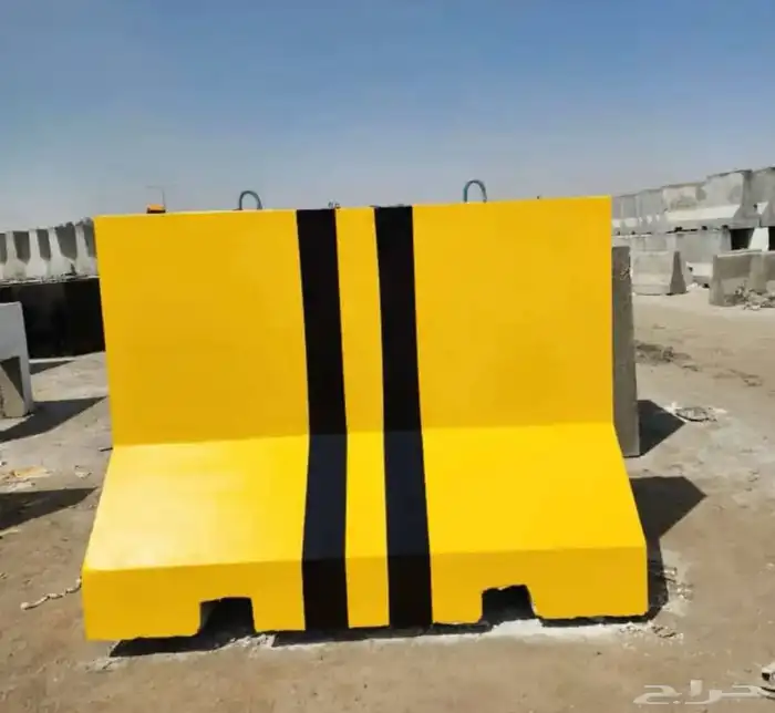يتوفر لدينا حواجز خرسانيه 24