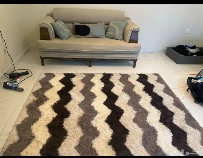 كنبة مع سجادة 0