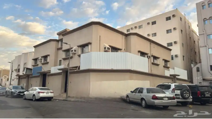 عماره للبيع في حي الورود شارع السجن بتبوك 0