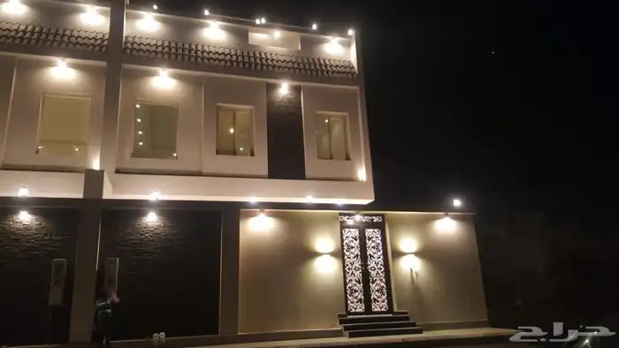 للبيع فيلا في حي الياقوت بمليون 250 0