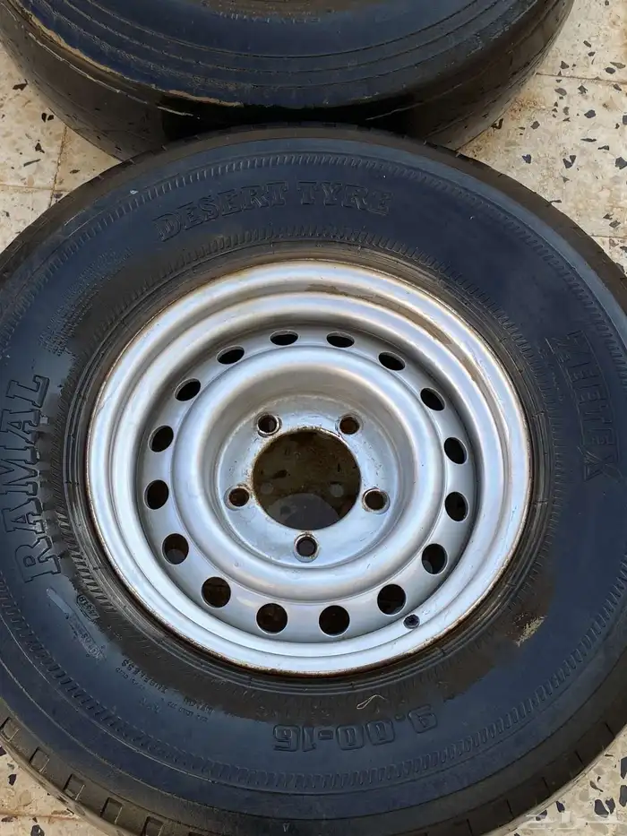 جنطين نظاف على السوم ومعهن كفرات بولين ناقصهن بلف 4