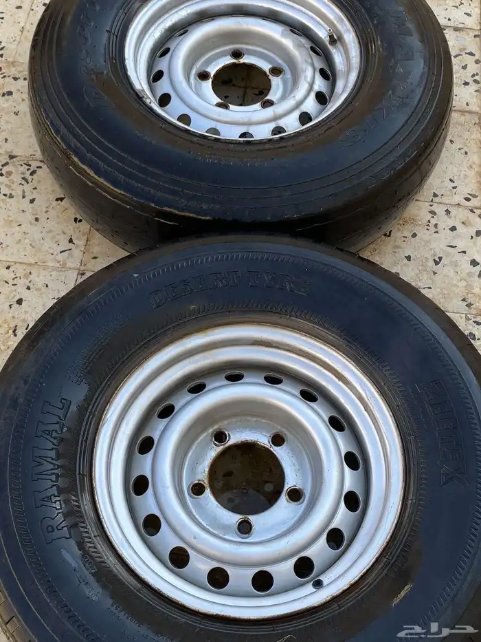 جنطين نظاف على السوم ومعهن كفرات بولين ناقصهن بلف 0