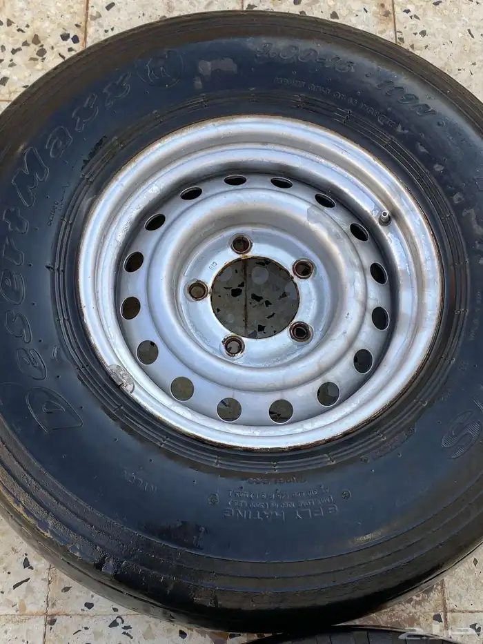 جنطين نظاف على السوم ومعهن كفرات بولين ناقصهن بلف 3
