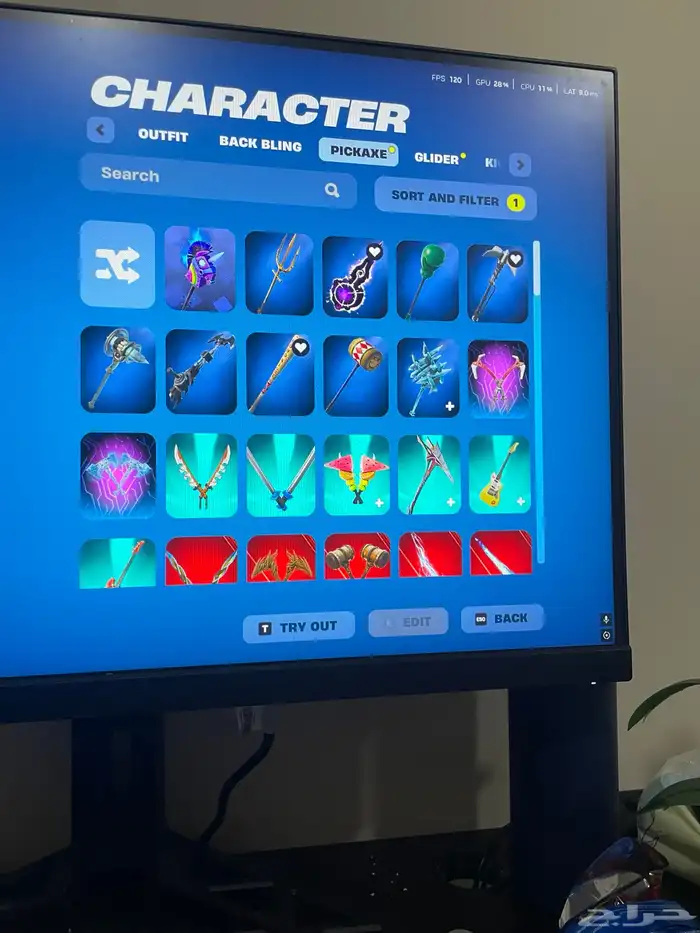 حساب فورت نايت للبيع فيه 136 سكن  205 شنط  166 اكس165 رقصه 17