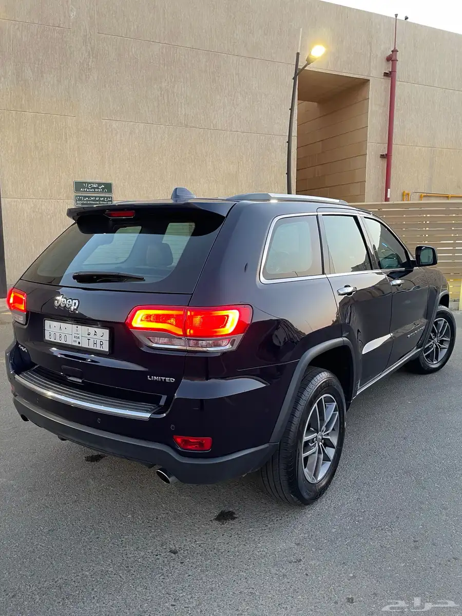 2018 جراند شروكي ليمتد V8 6