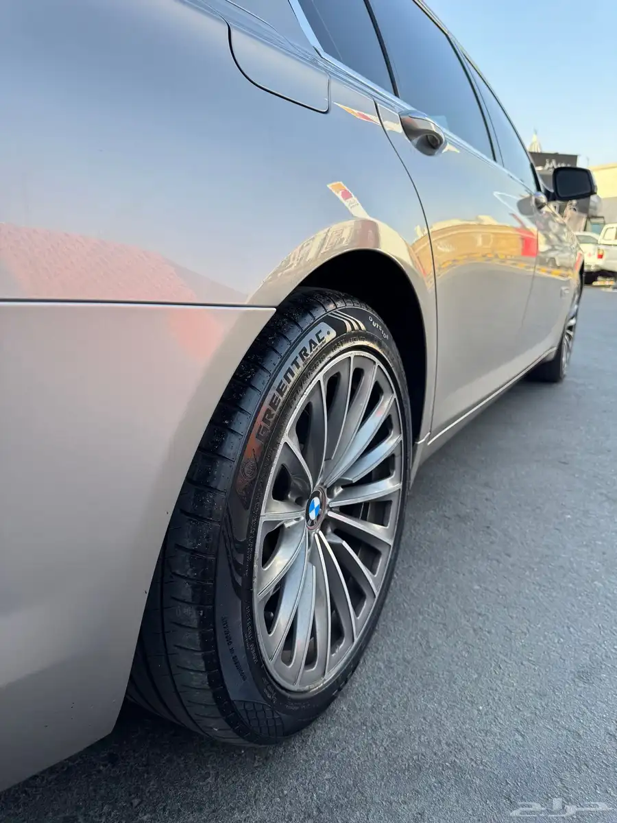 اقبل البدل BMW بي ام 2009 الفئة السابعة 740 index
