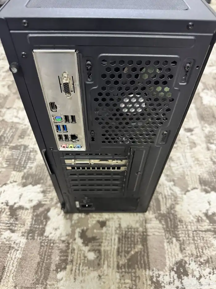 جهاز بي سي كمبيوتر العاب مع شاشة PC 3