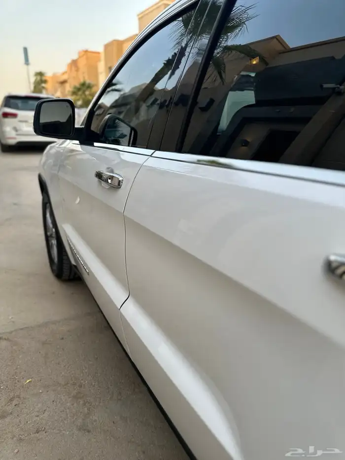 جيب جراند شيروكي مخزن ليمتد 8 سلندر فل كامل موديل 2015 4