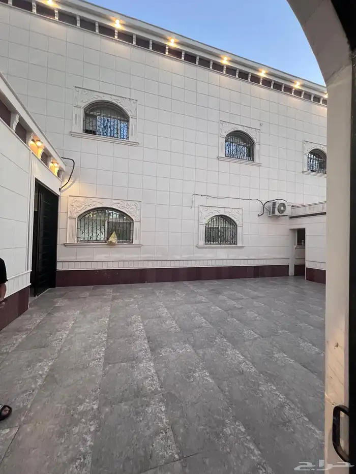 فيلا دور و اربعه شقق للبيع في حي الشروق شرق الرياض 7