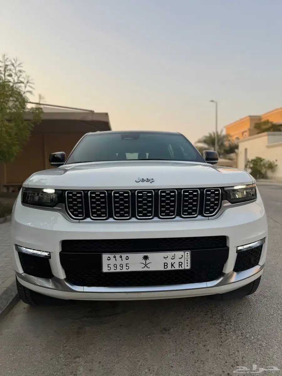 جيب جراند شيروكي ساميت 2023 ستة سلندر JEEP Summit 2023 3