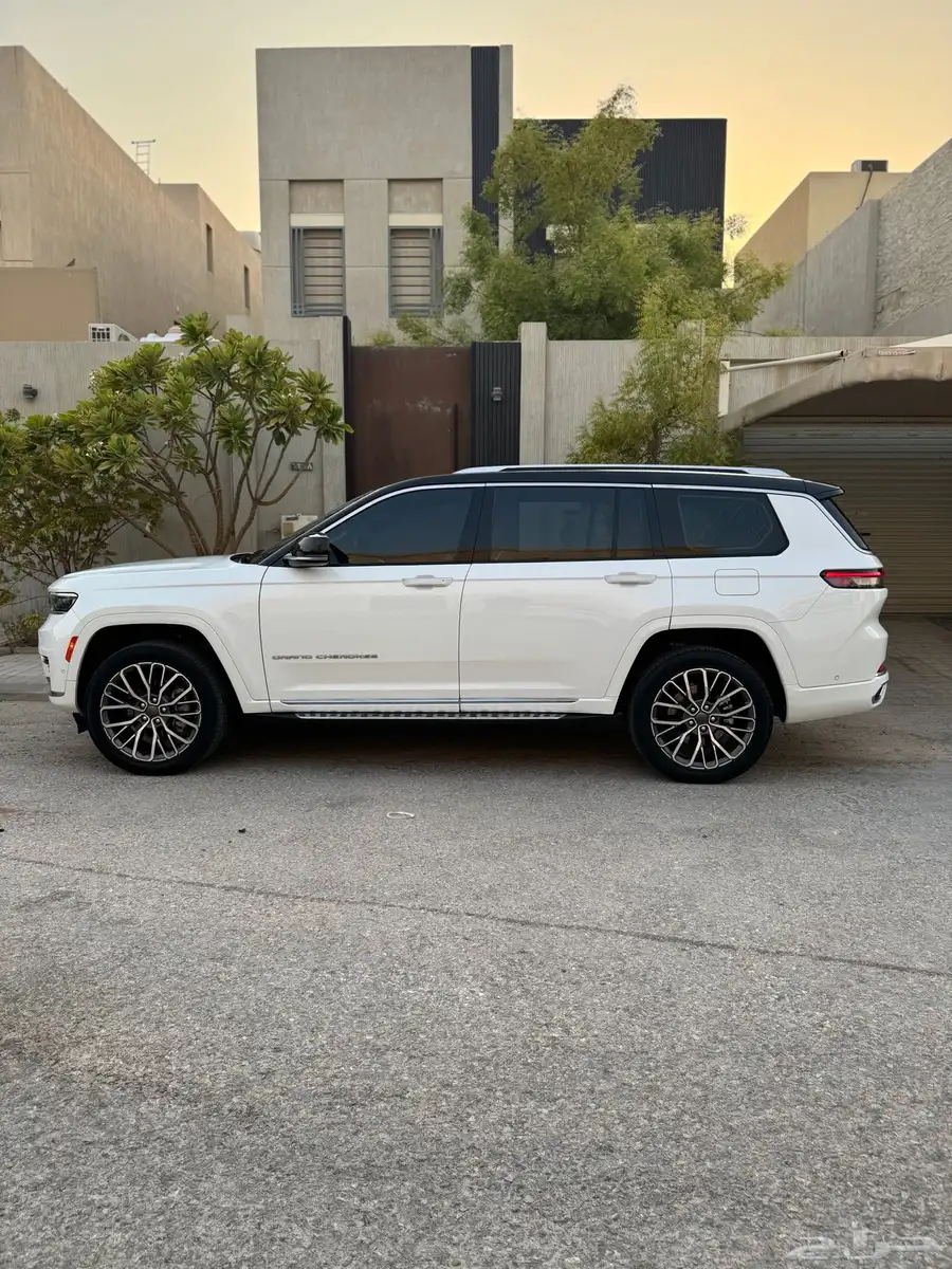 جيب جراند شيروكي ساميت 2023 ستة سلندر JEEP Summit 2023 4