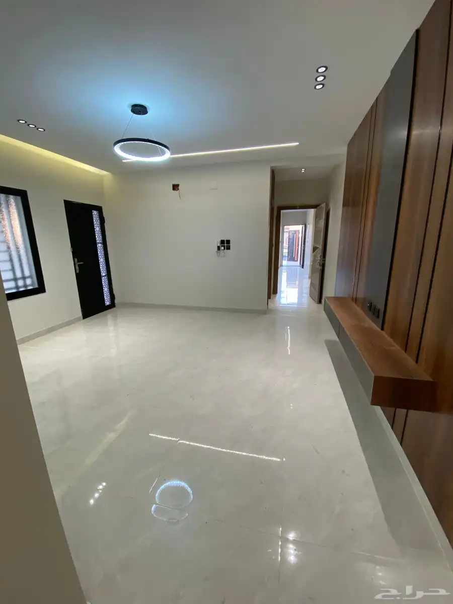 فلل روف أرضيه وعلويه مميزه حي البوادي 9