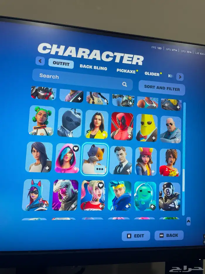حساب فورت نايت للبيع فيه 136 سكن  205 شنط  166 اكس165 رقصه 4