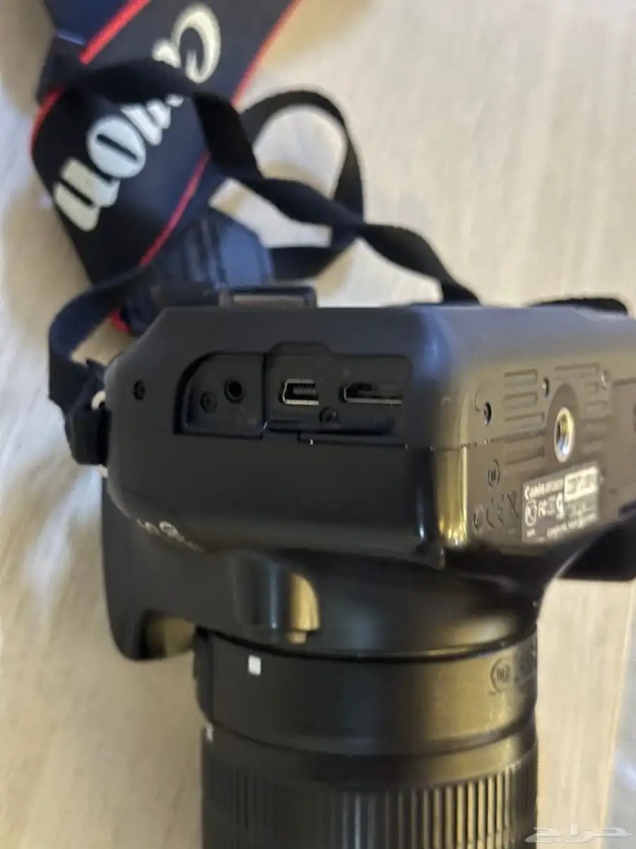للبيع  كاميرا كانون Canon EOS 1100D بحالة شبه جديدة 4
