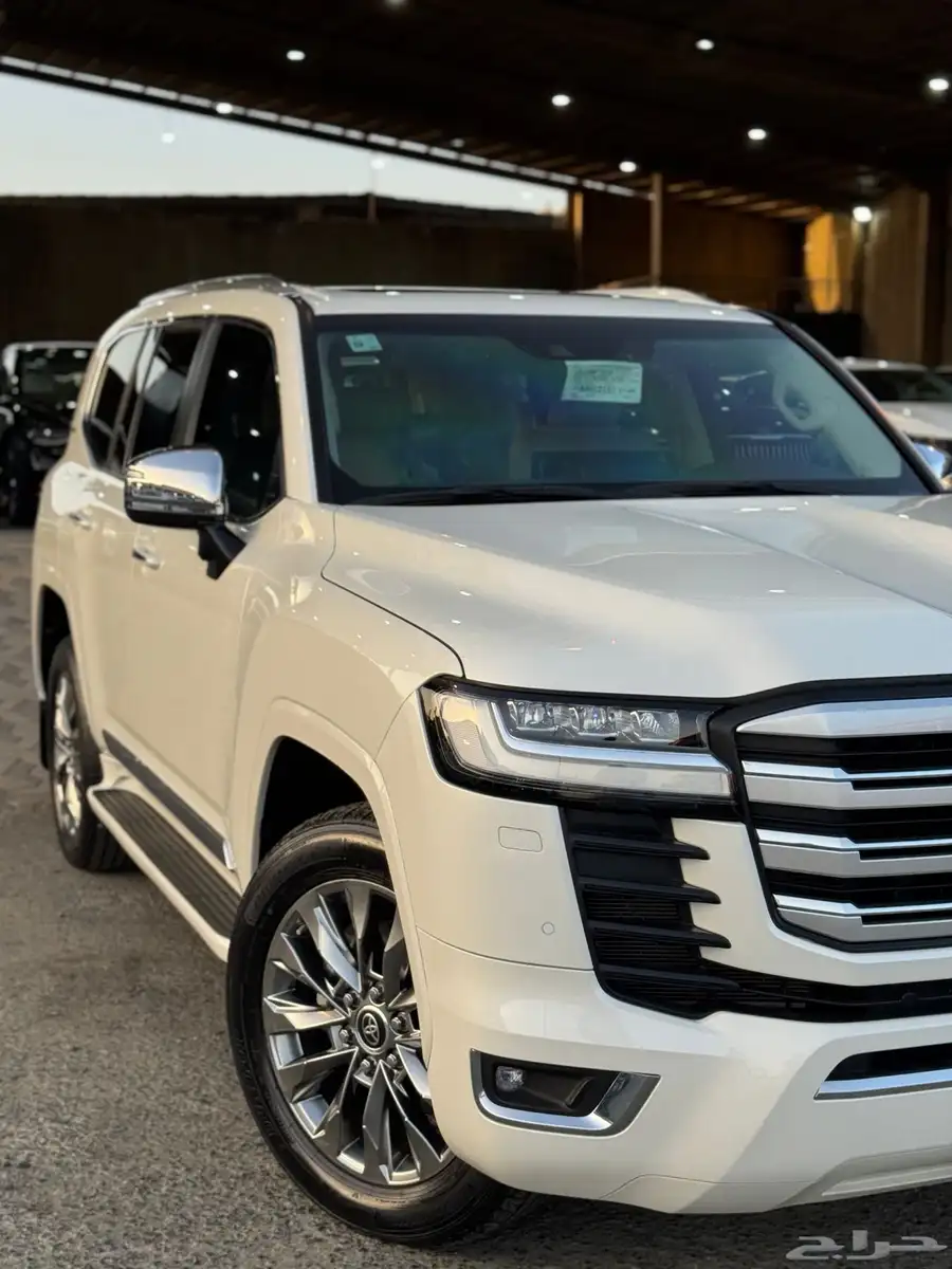تويوتا لاندكروزر VX 2022 ديزل - اعلى فئه - بحالة الجديد 21