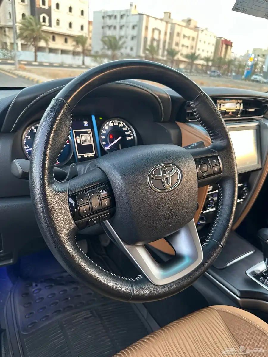فورشنر 6 سلندر دبل (VX) 2023 ( بحالة الوكالة ) 32
