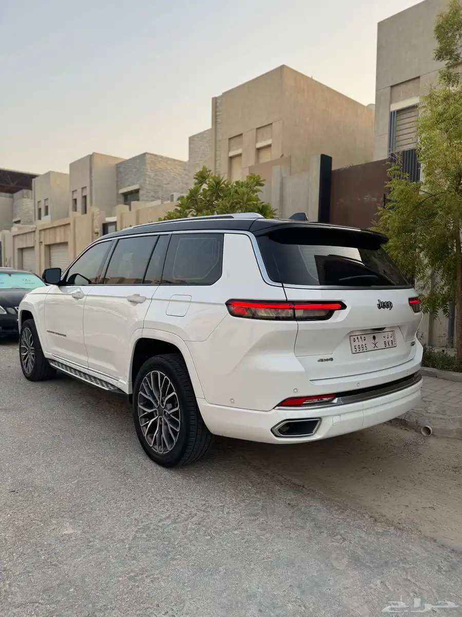 جيب جراند شيروكي ساميت 2023 ستة سلندر JEEP Summit 2023 1