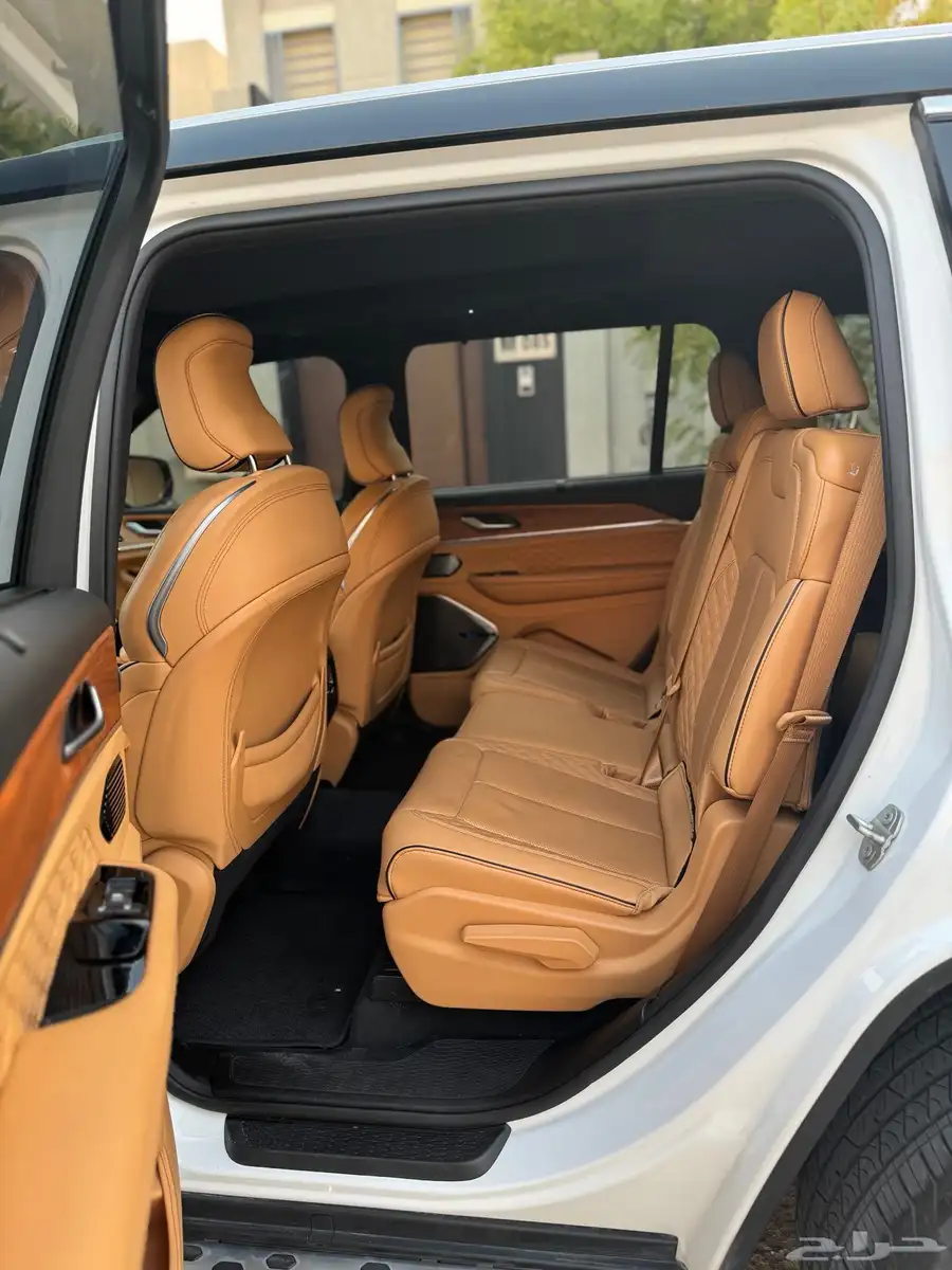 جيب جراند شيروكي ساميت 2023 ستة سلندر JEEP Summit 2023 7