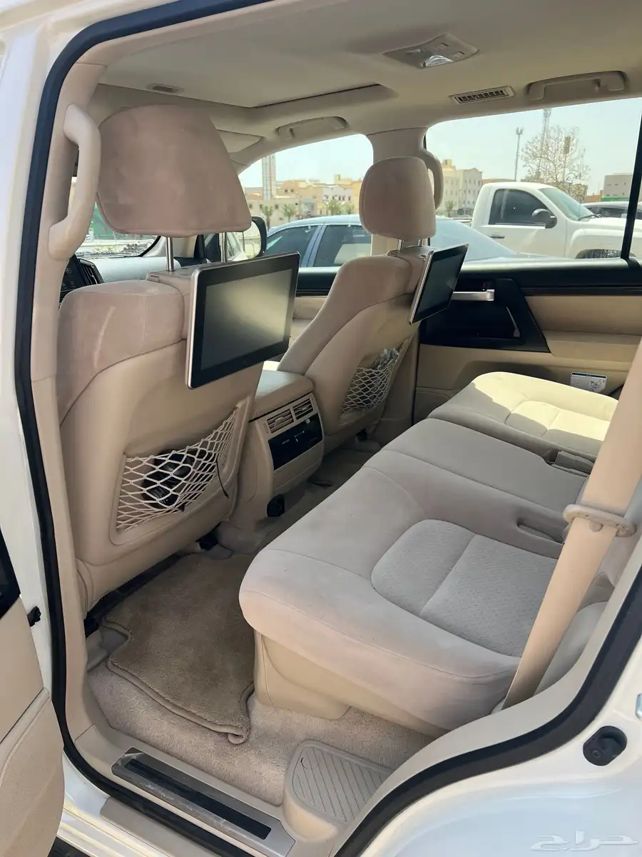 لاندكروزر GXR تورينق 2020 سعودي مخزن ماشي 71 الف فقط لاغير 14