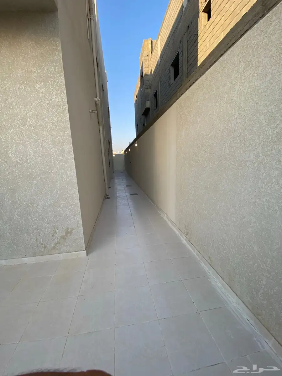 فلل روف أرضيه وعلويه مميزه حي البوادي 14