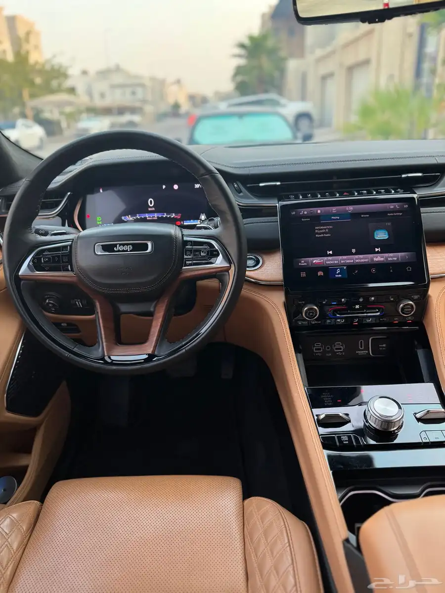 جيب جراند شيروكي ساميت 2023 ستة سلندر JEEP Summit 2023 11