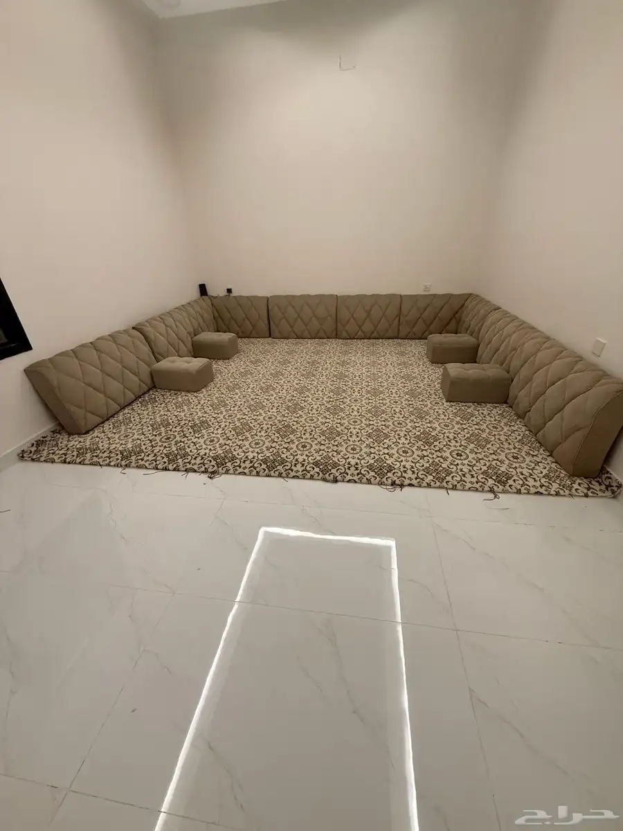 للبيع زحليقه ومجلس مع فرشه 1