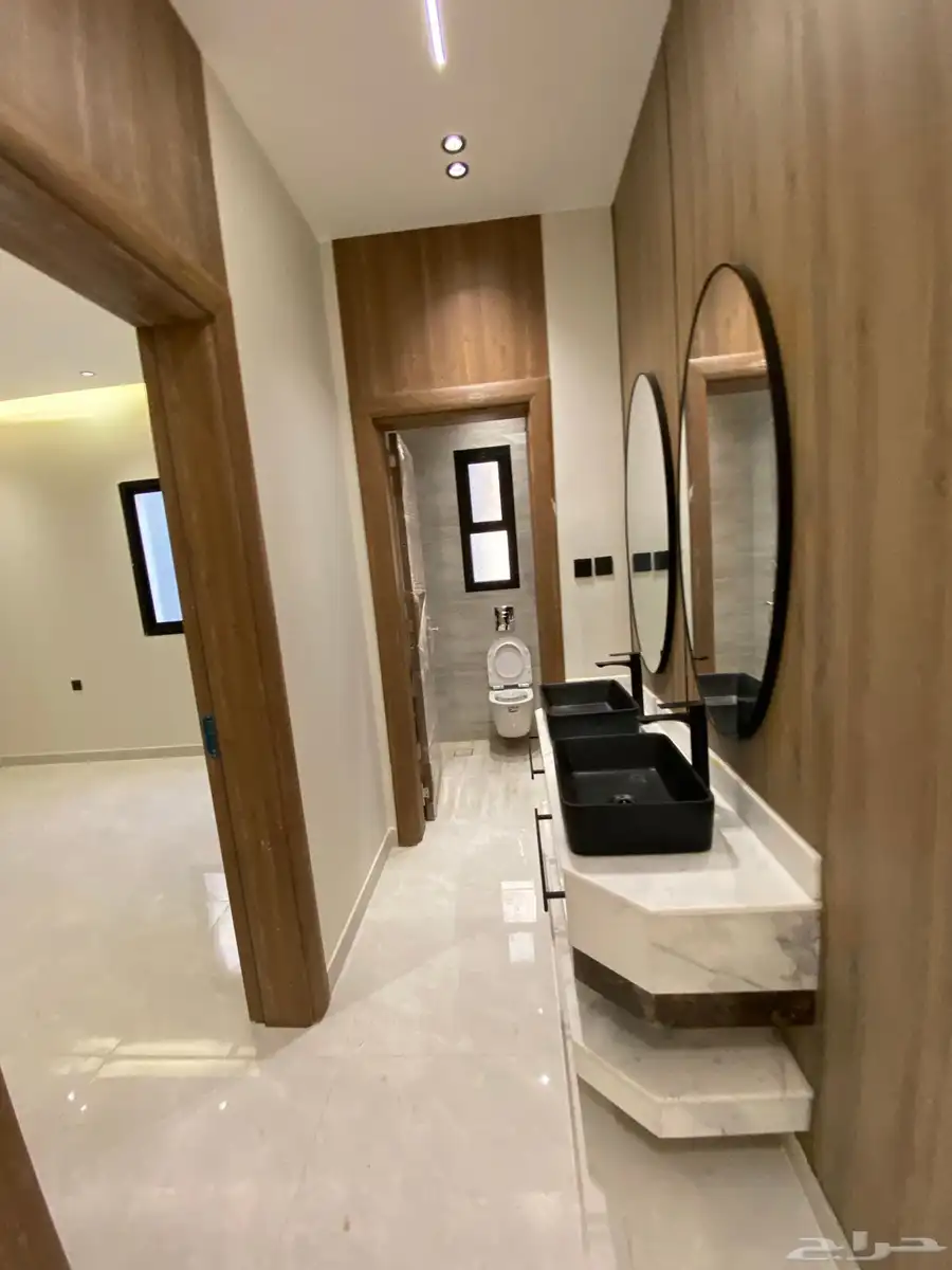 فلل روف أرضيه وعلويه مميزه حي البوادي 17