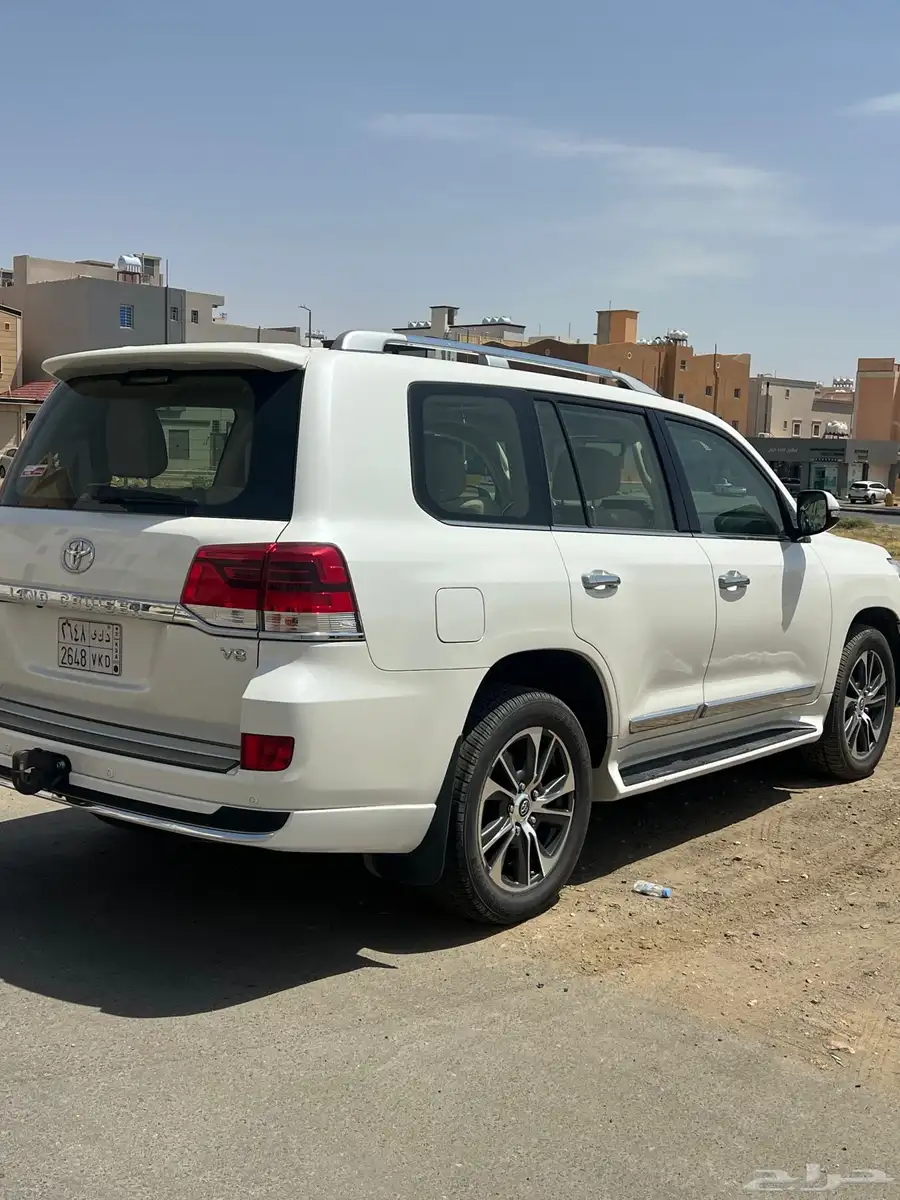 لاندكروزر GXR تورينق 2020 سعودي مخزن ماشي 71 الف فقط لاغير 4