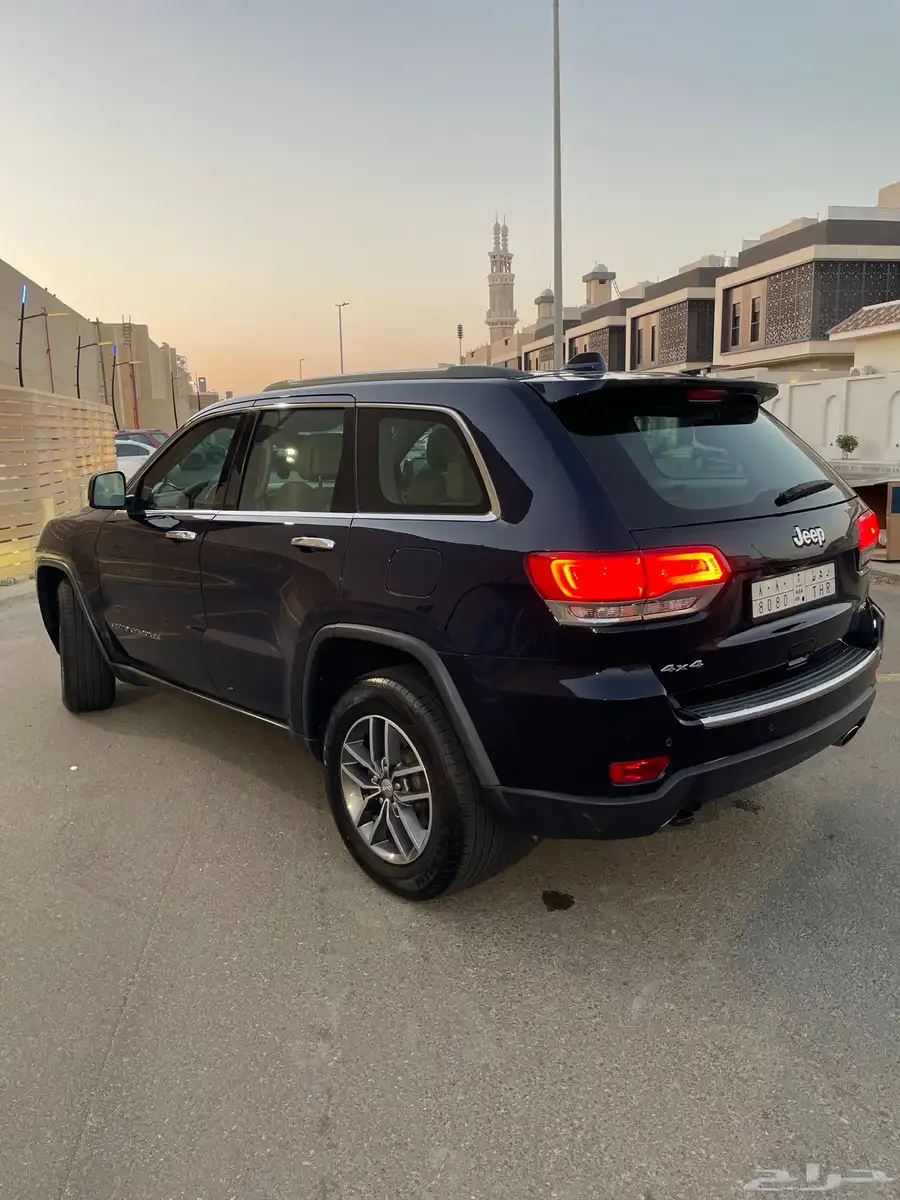 2018 جراند شروكي ليمتد V8 4