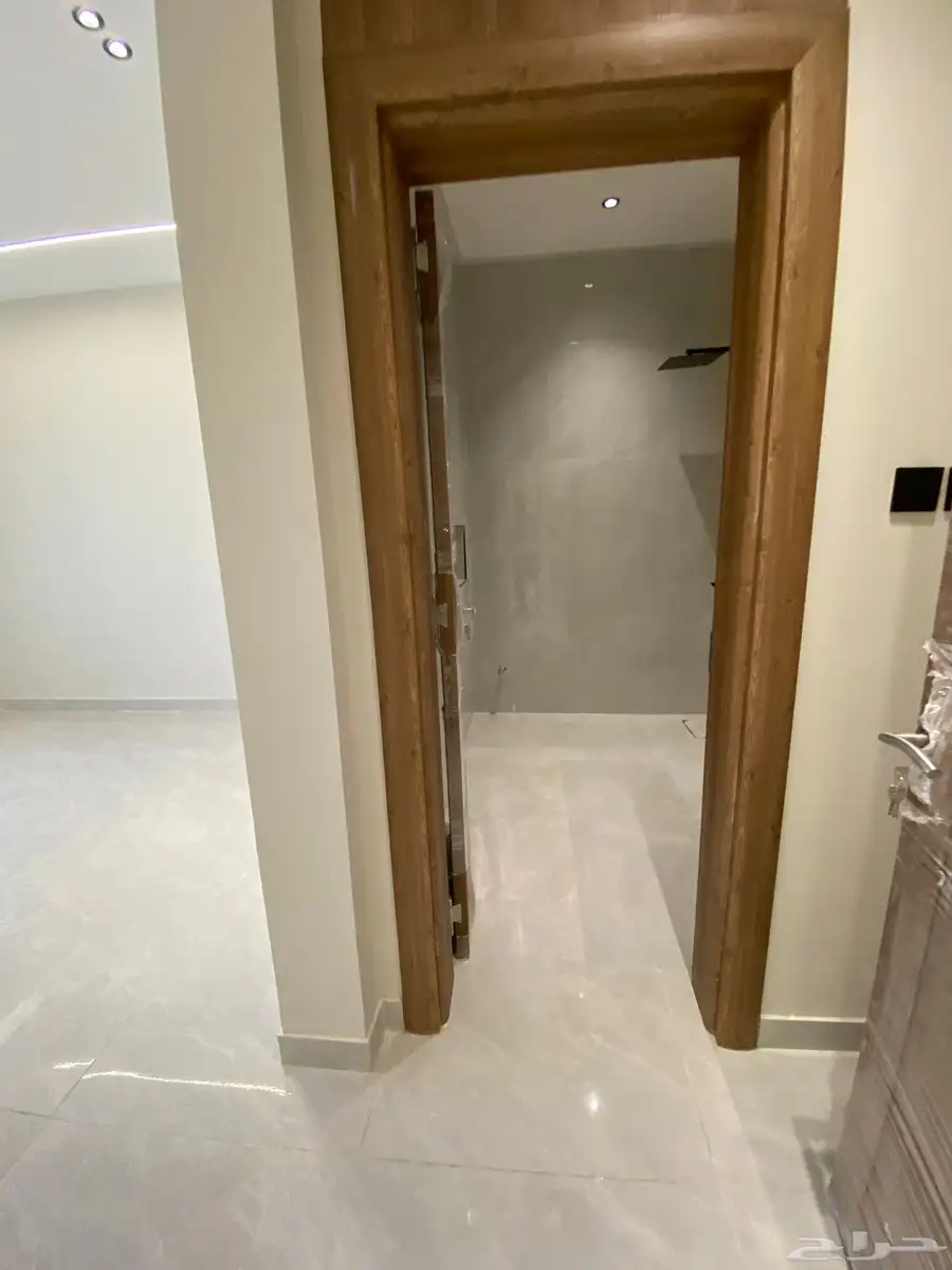 فلل روف أرضيه وعلويه مميزه حي البوادي 26