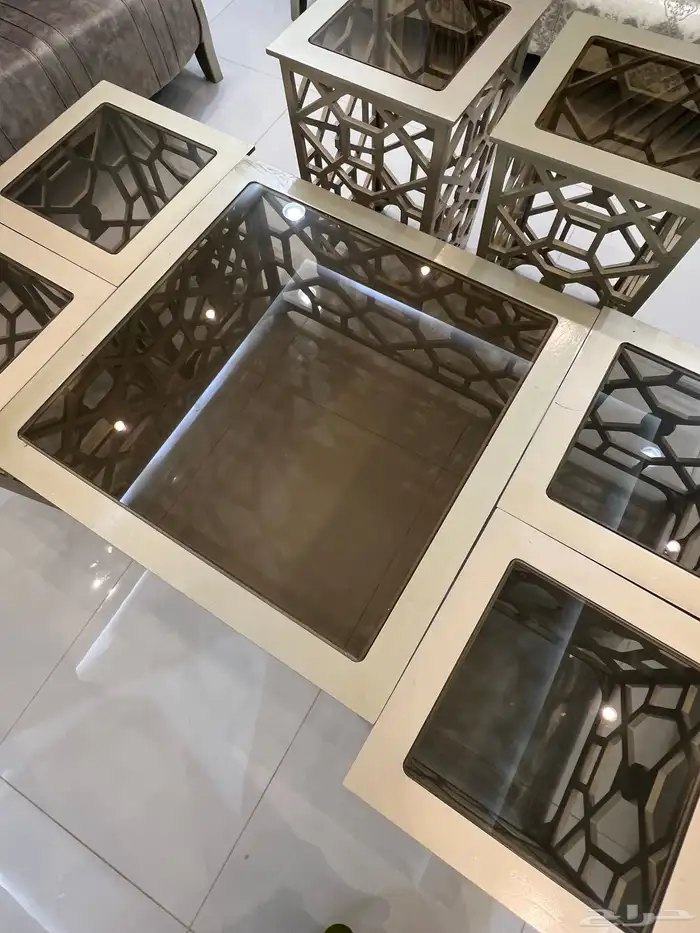 طاوله كبيره مع اربع طاولات خدمه وطاولتين زاويه 0