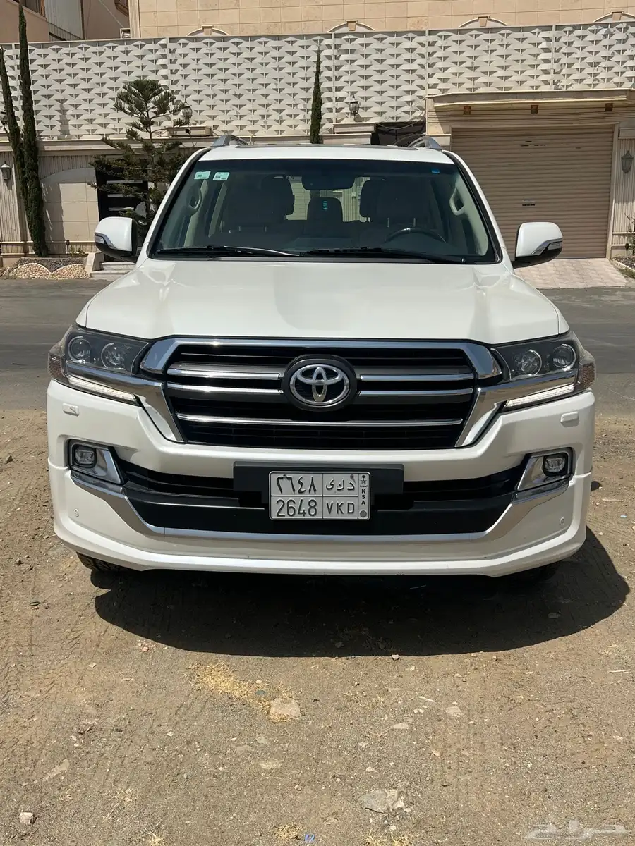 لاندكروزر GXR تورينق 2020 سعودي مخزن ماشي 71 الف فقط لاغير 2