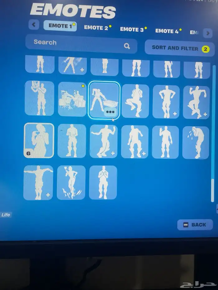 حساب فورت نايت للبيع فيه 136 سكن  205 شنط  166 اكس165 رقصه 39