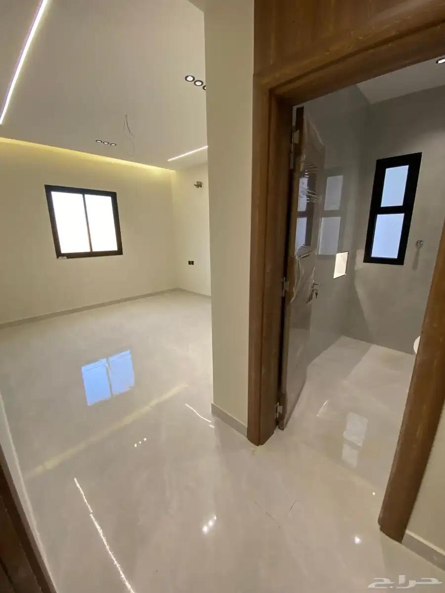 فلل روف أرضيه وعلويه مميزه حي البوادي 10