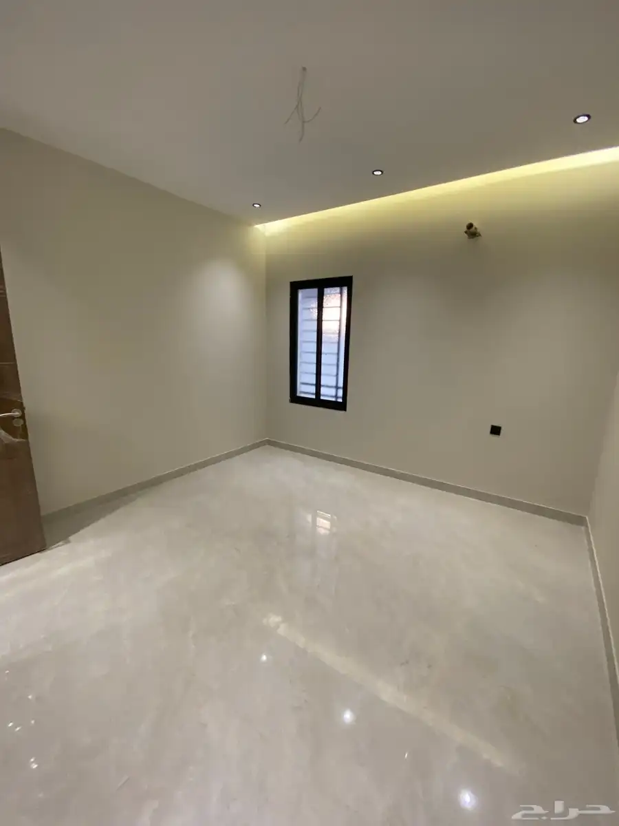 فلل روف أرضيه وعلويه مميزه حي البوادي 5