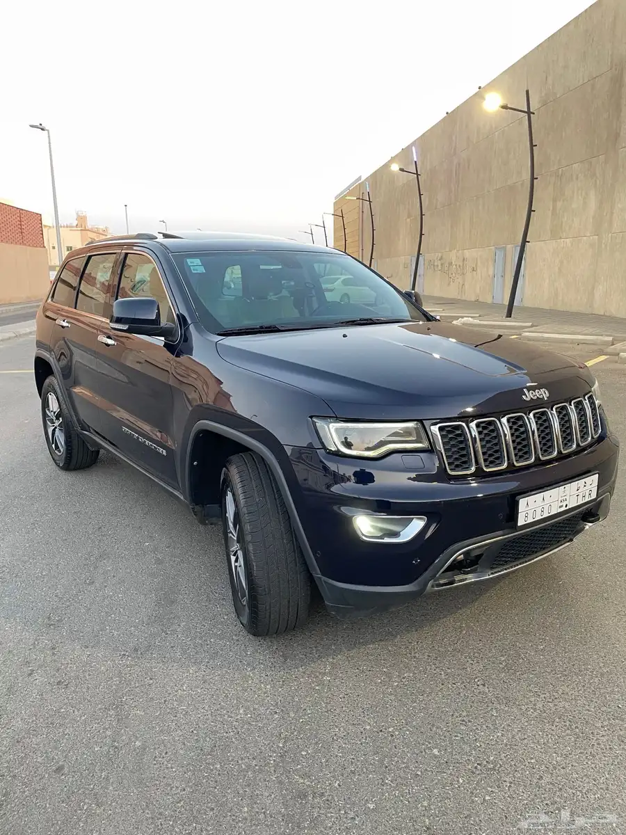 2018 جراند شروكي ليمتد V8 1