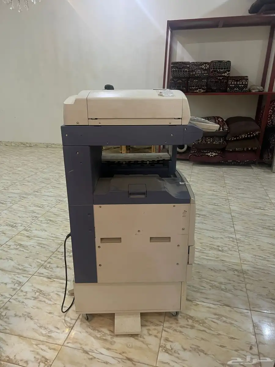 للبيع اثاث مكتبي كراسي وخزاين وطاولات ومكاين تصوير 1