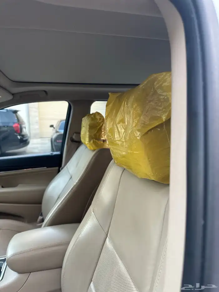 جيب جراند شيروكي مخزن ليمتد 8 سلندر فل كامل موديل 2015 5