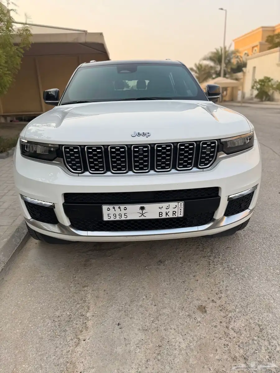 جيب جراند شيروكي ساميت 2023 ستة سلندر JEEP Summit 2023 13