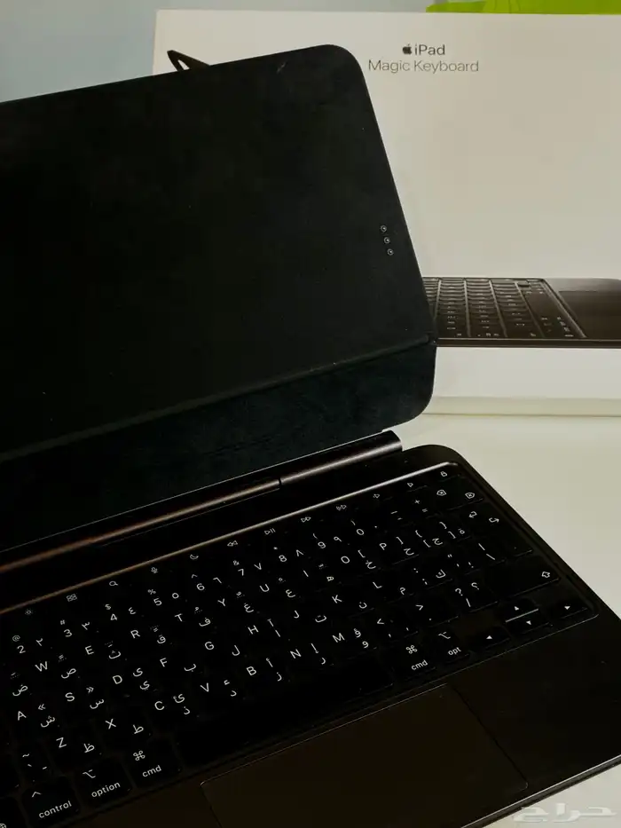Apple Magic Keyboard M4   Apple Pencil pro 0