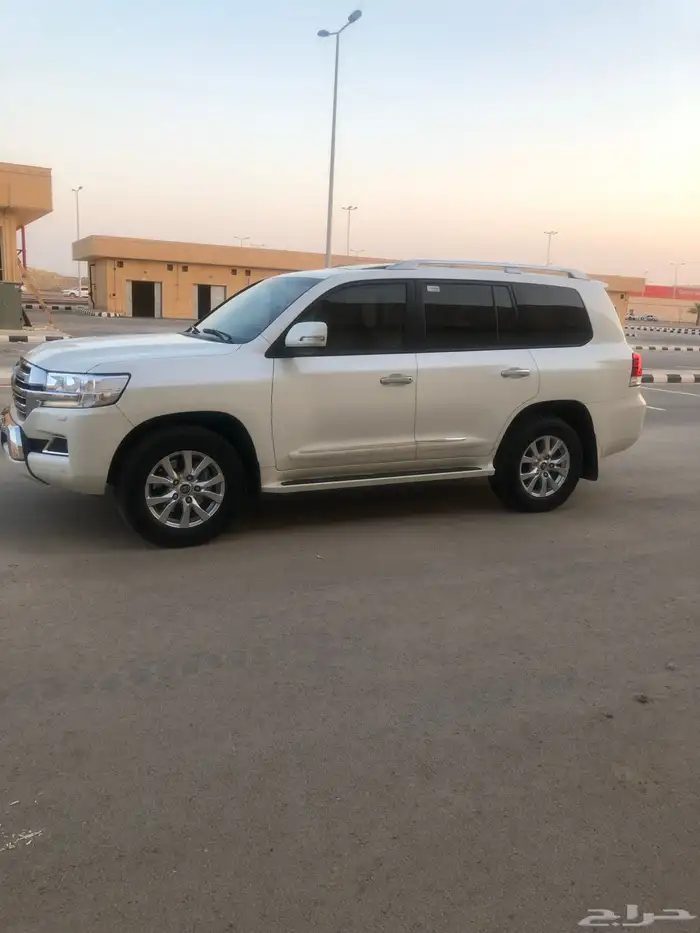 لاندكروزر GXR 2016 فل كامل مخزن عداد 35 الف ( تم البيع ) 2